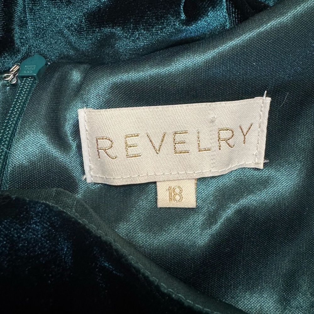 Reverly Fallon Velvet Dress / Size 18 / Classic Emerald Green/ Formal Bridesmaid - Picture 7 of 7